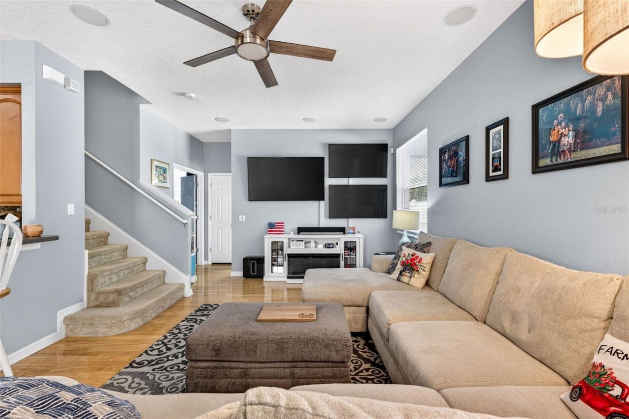 9018 N River Road, Tampa, FL 33635 Photo