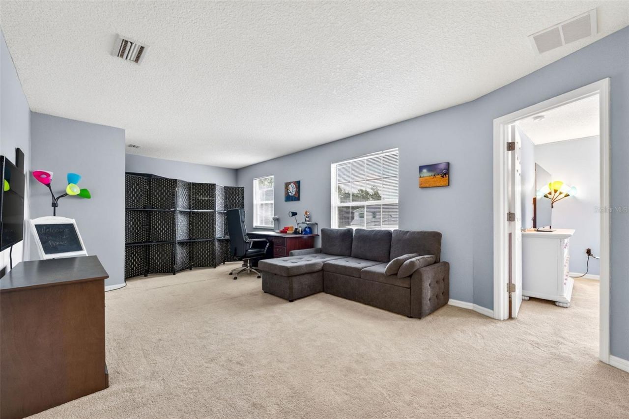 9018 N River Road, Tampa, FL 33635 Photo