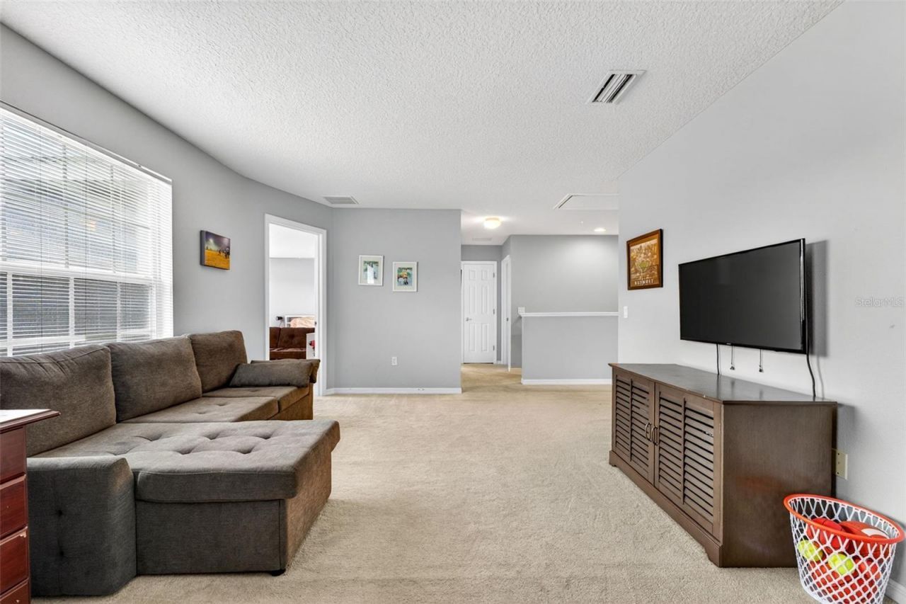 9018 N River Road, Tampa, FL 33635 Photo