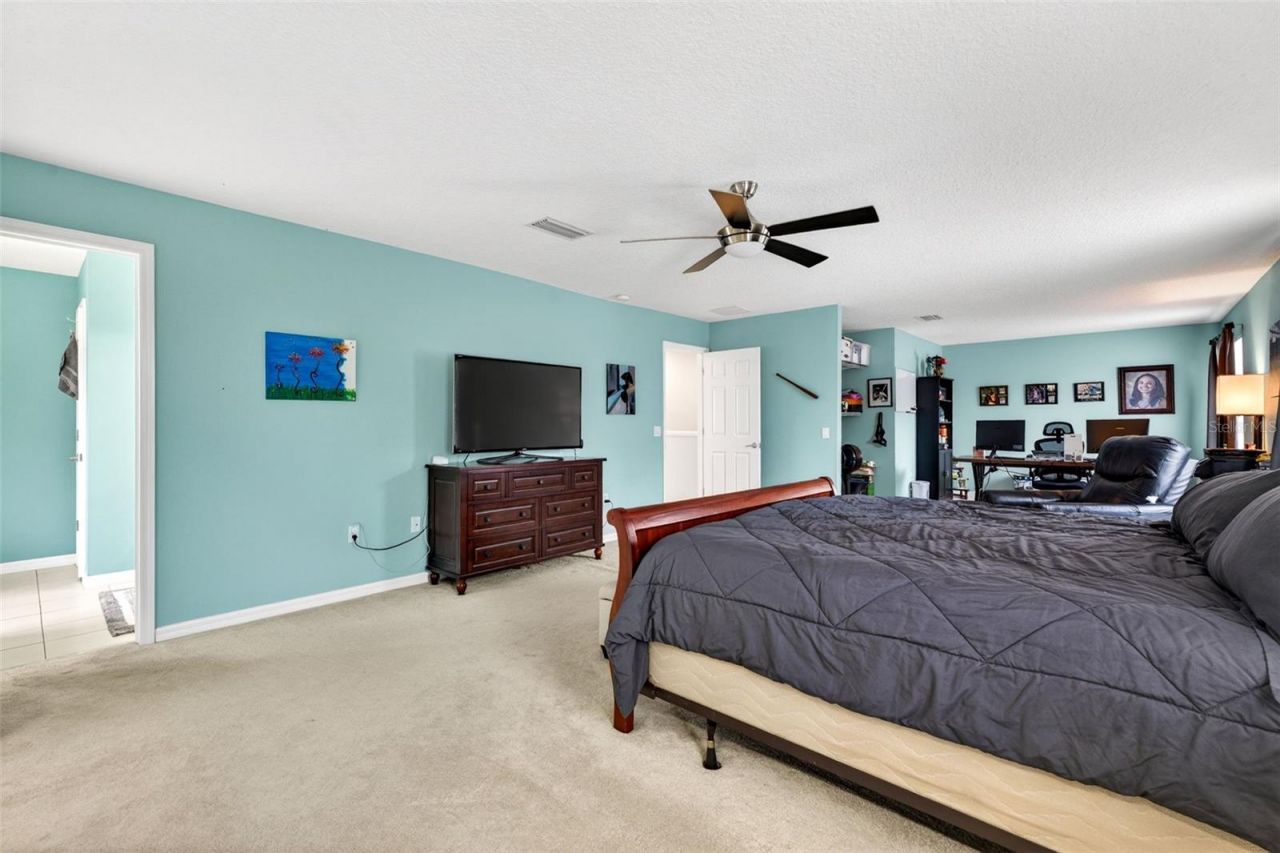 9018 N River Road, Tampa, FL 33635 Photo