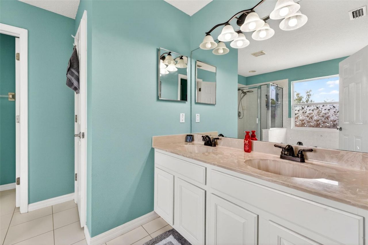 9018 N River Road, Tampa, FL 33635 Photo