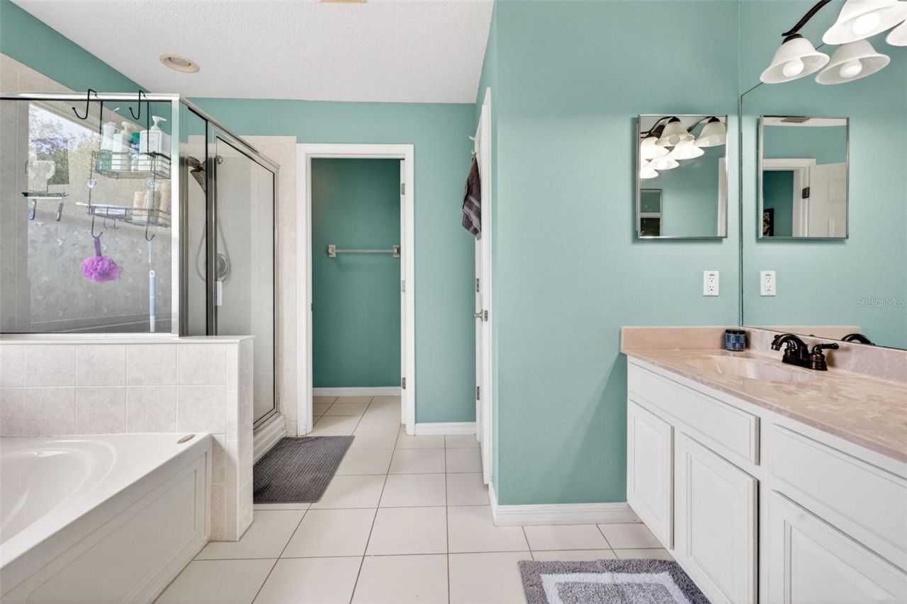 9018 N River Road, Tampa, FL 33635 Photo