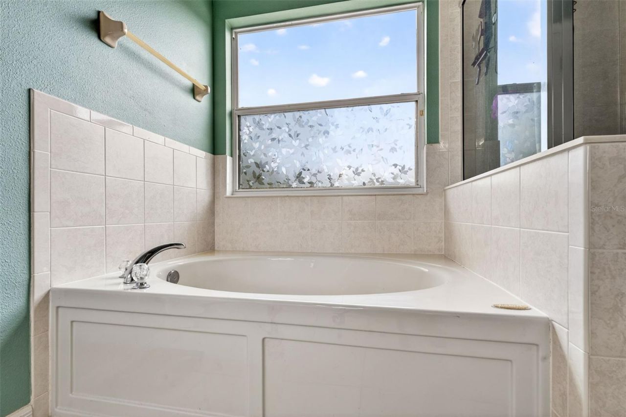 9018 N River Road, Tampa, FL 33635 Photo