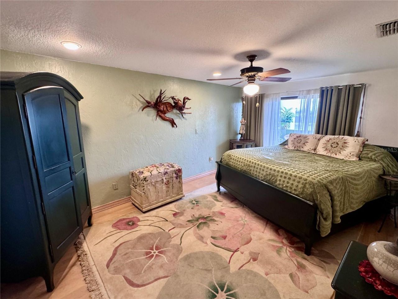 735 79th Circle S, Saint Petersburg, FL 33707 Photo