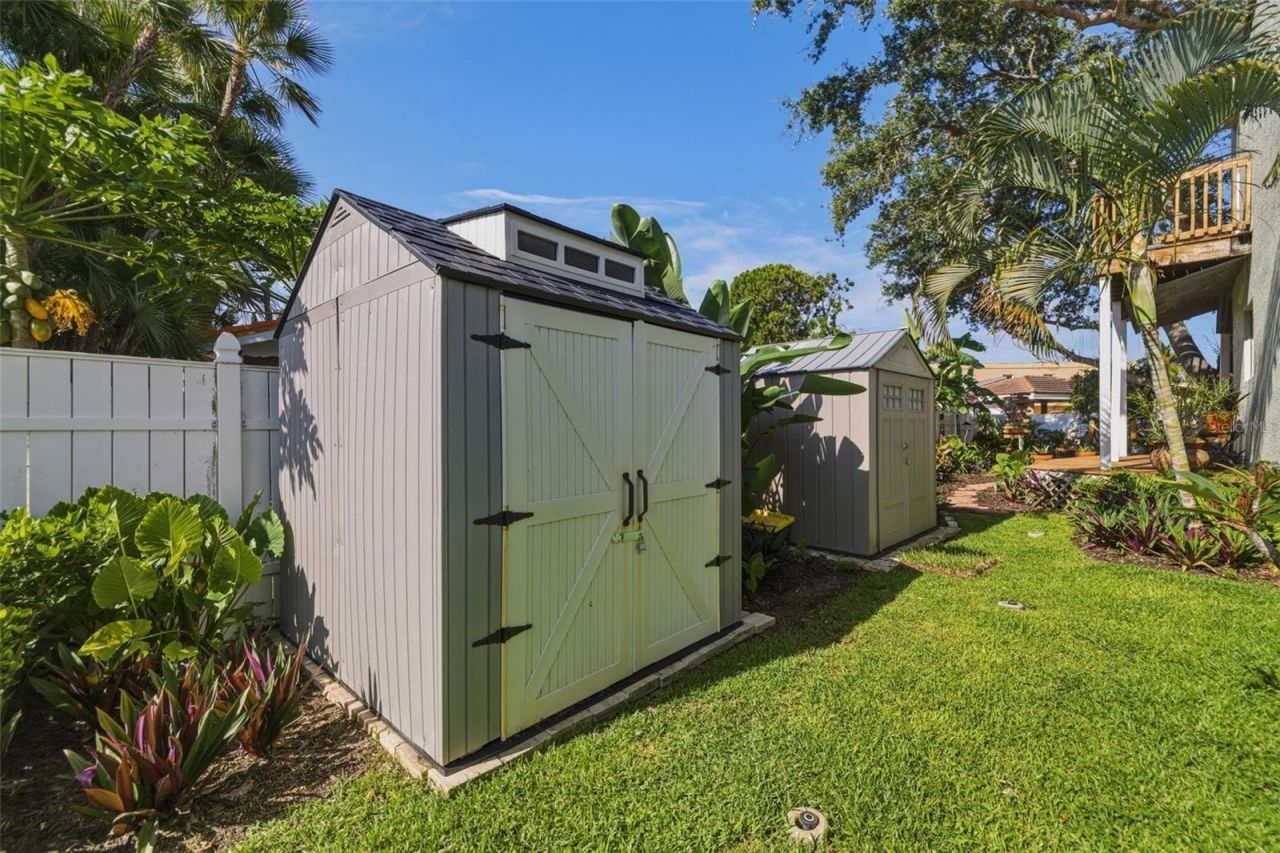 735 79th Circle S, Saint Petersburg, FL 33707 Photo