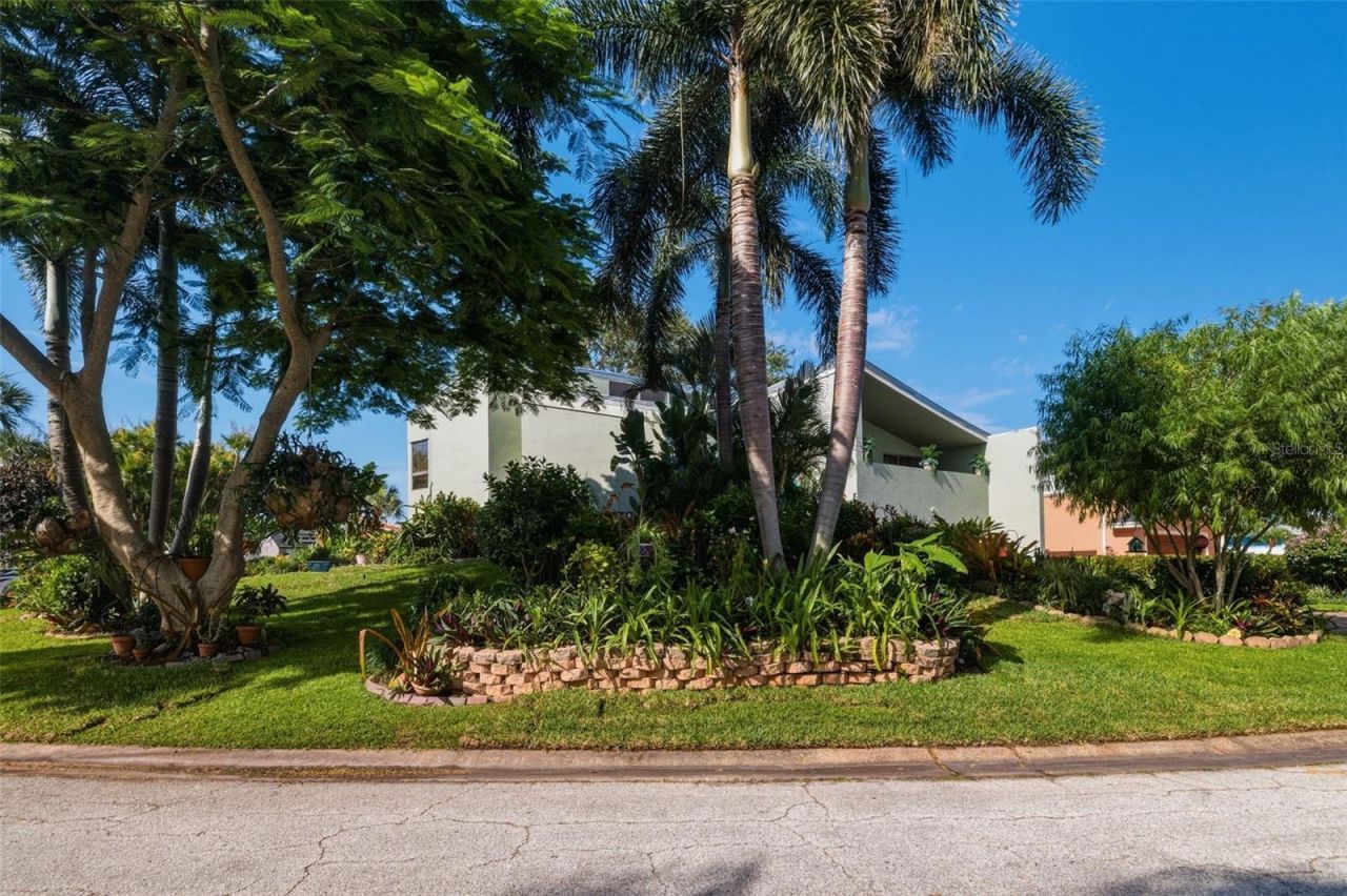 735 79th Circle S, Saint Petersburg, FL 33707 Photo