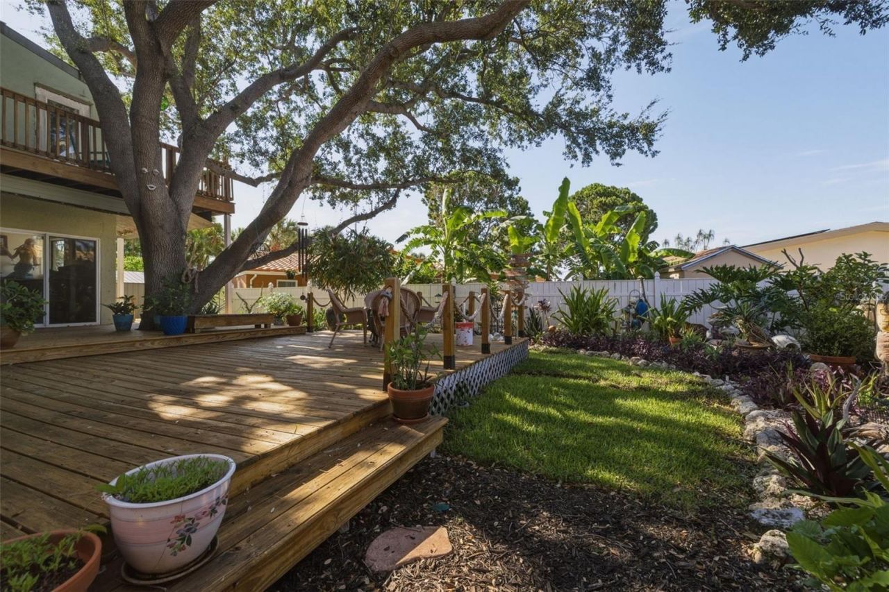 735 79th Circle S, Saint Petersburg, FL 33707 Photo