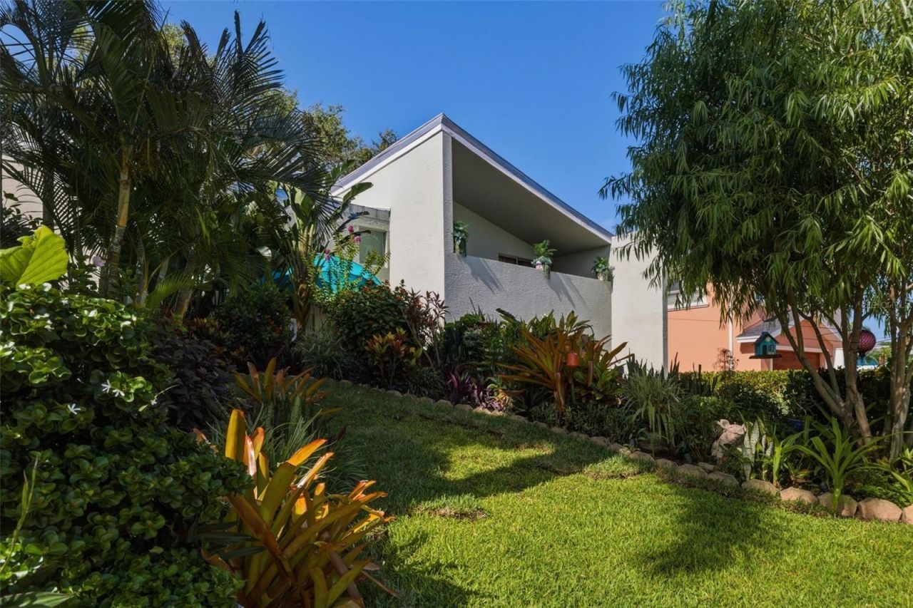 735 79th Circle S, Saint Petersburg, FL 33707 Photo