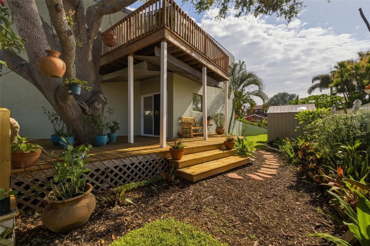 735 79th Circle S, Saint Petersburg, FL 33707 Photo