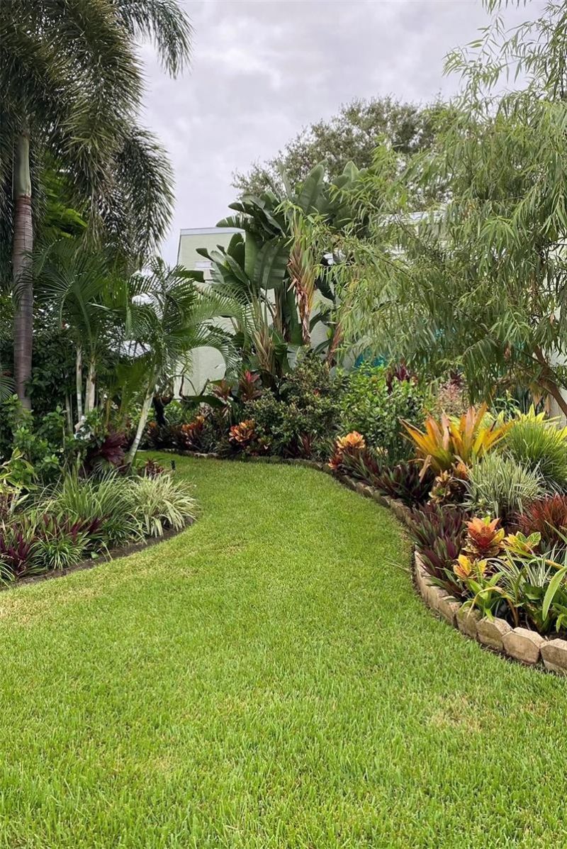 735 79th Circle S, Saint Petersburg, FL 33707 Photo