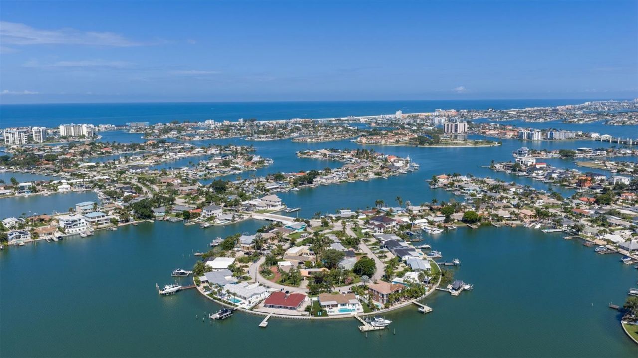 735 79th Circle S, Saint Petersburg, FL 33707 Photo