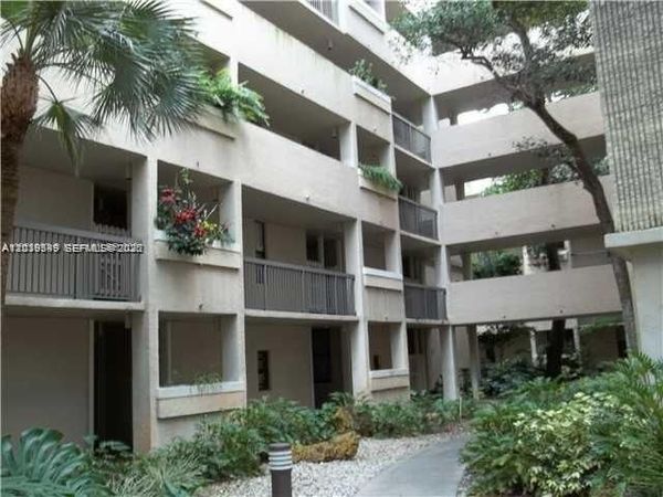 6800 Cypress Rd, Unit 411, Plantation, FL 33317
