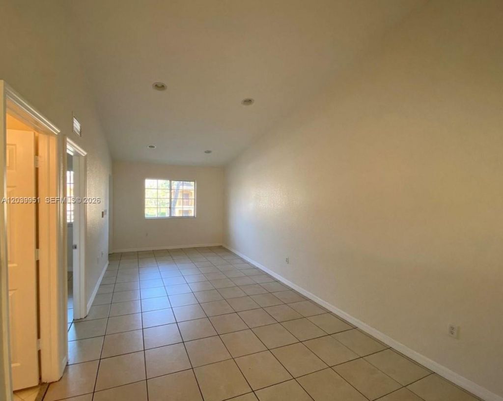 930 NE 34th Ave , Unit 202, Homestead, FL 33033 Photo