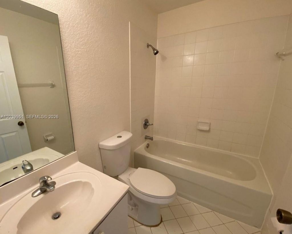 930 NE 34th Ave, Unit 202, Homestead, FL 33033 Photo