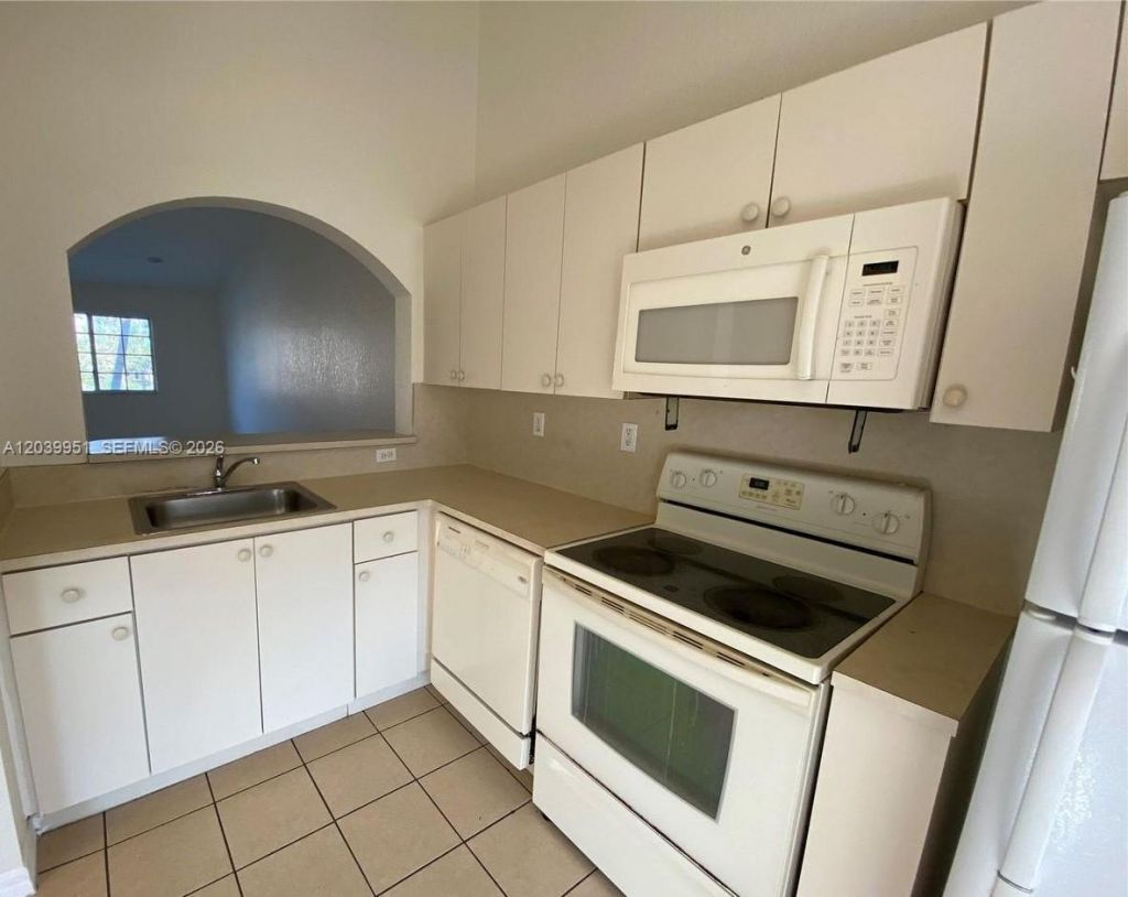 930 NE 34th Ave , Unit 202, Homestead, FL 33033 Photo