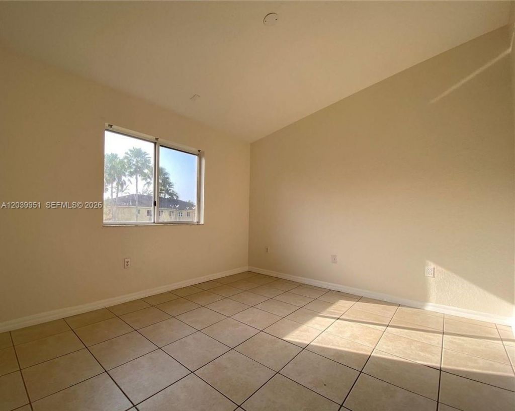 930 NE 34th Ave, Unit 202, Homestead, FL 33033 Photo