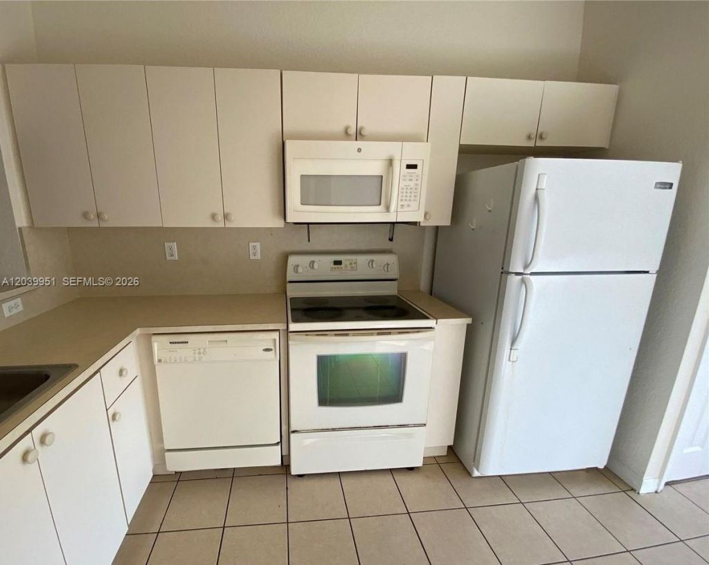 930 NE 34th Ave , Unit 202, Homestead, FL 33033 Photo