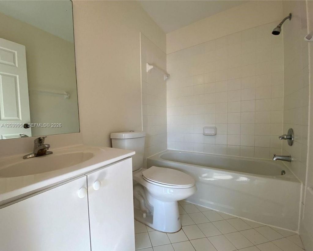 930 NE 34th Ave, Unit 202, Homestead, FL 33033 Photo