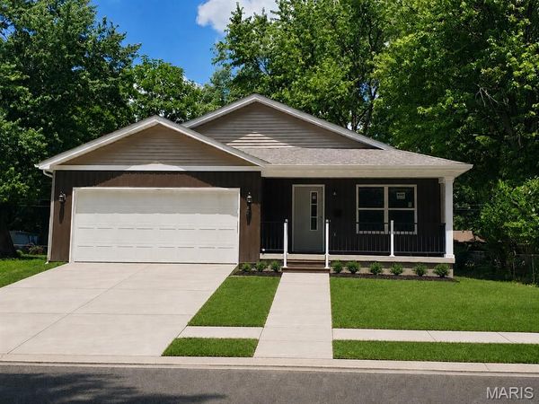 421 E Schuetz Street, Lebanon, IL 62254