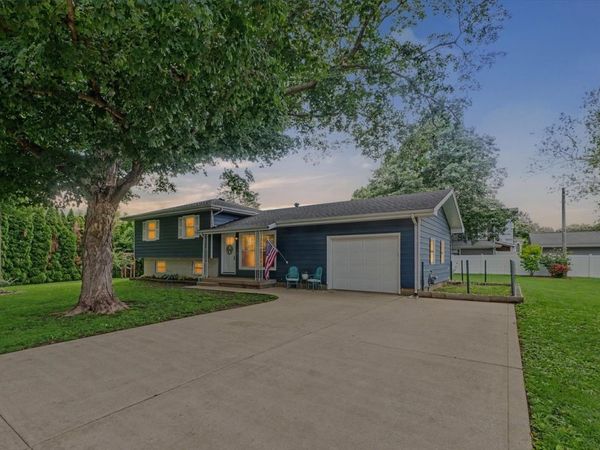 210 Brookview Drive, Farmer City, IL 61842