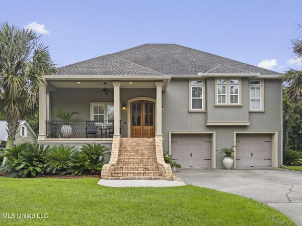 216 Courtenay Avenue, Pass Christian, MS 39571