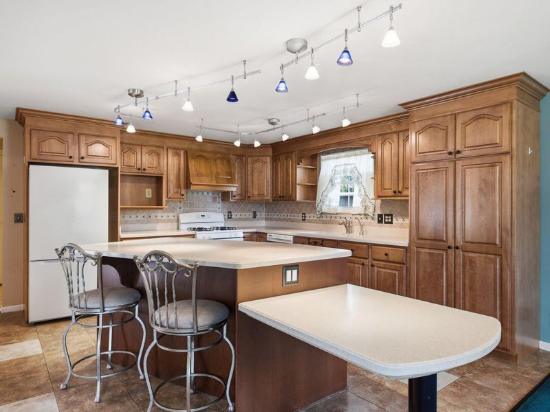 665 Edgefield Drive, Marion, OH 43302 Photo 8