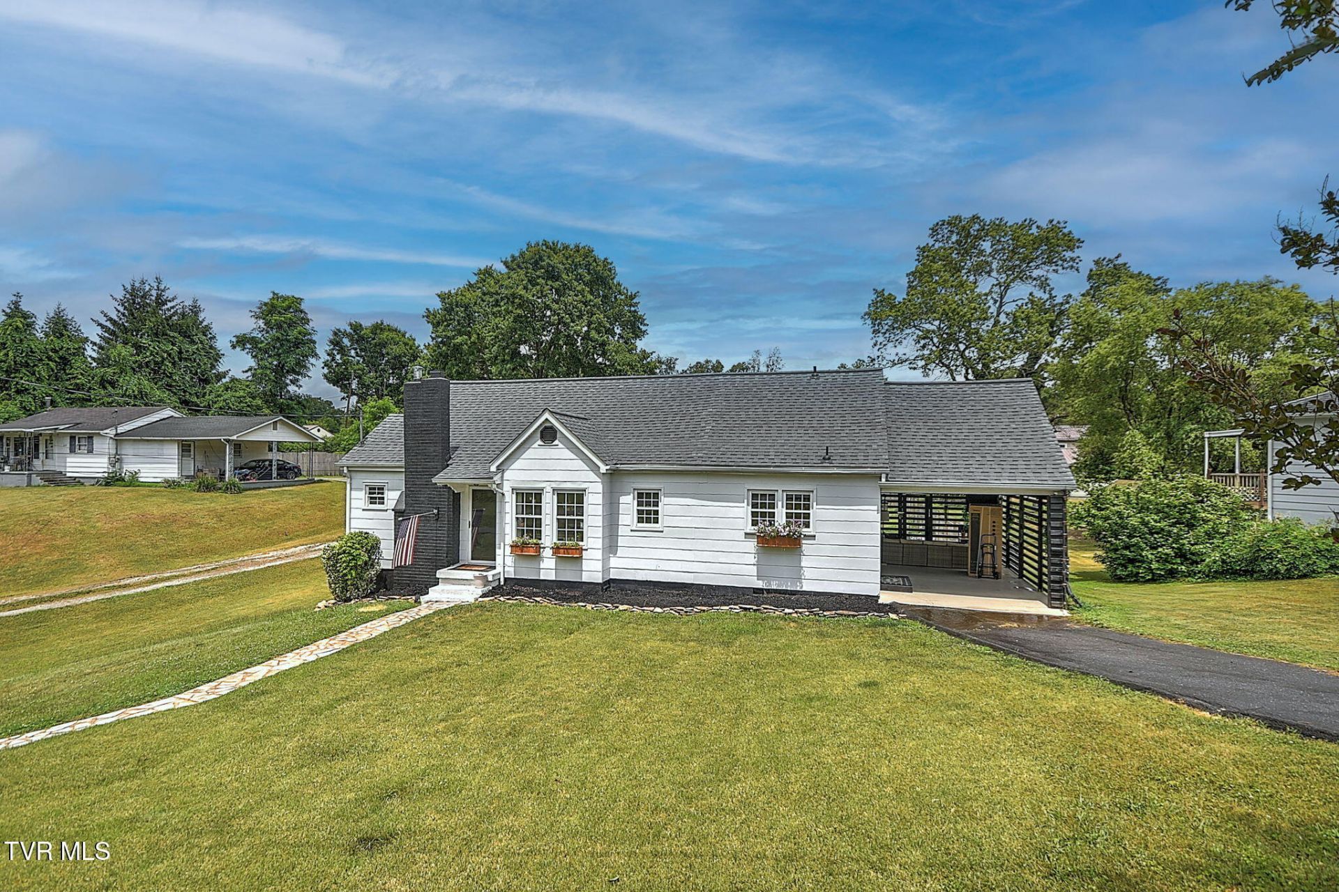 125 Maplelawn Drive, Bristol, TN 37620 Main Photo