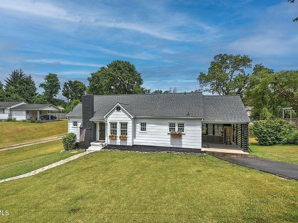 125 Maplelawn Drive, Bristol, TN 37620