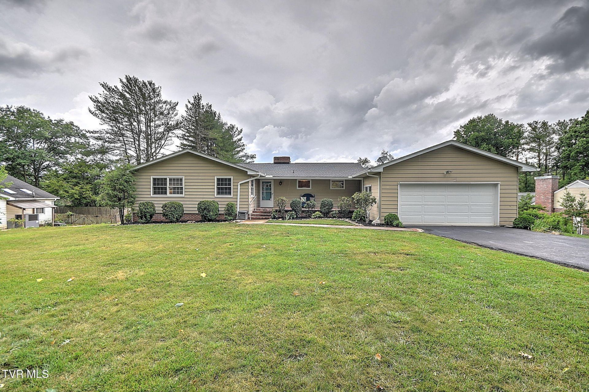 120 Maxwell Drive, Bristol, TN 37620 Main Photo