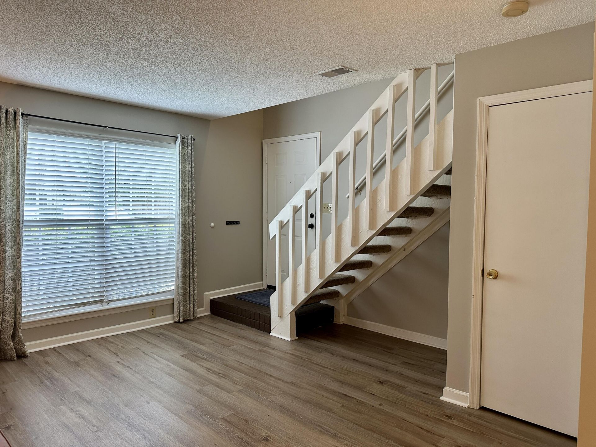 2494 Etiwan Avenue Photo 7