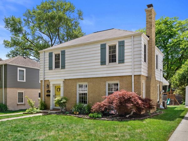 2537 N 84th St, Wauwatosa, WI 53226