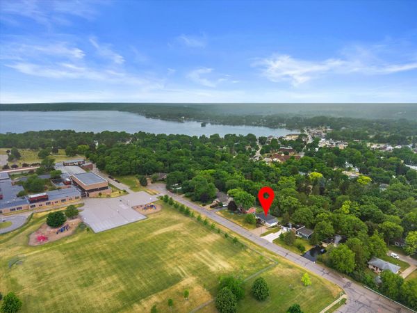 353 Tower Ct, Pewaukee, WI 53072