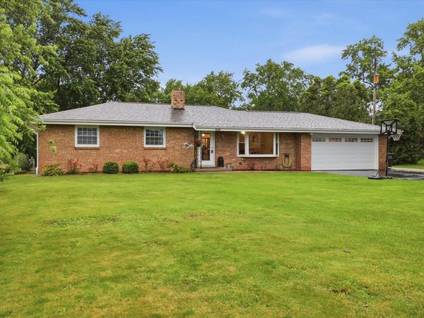 21204 North Cape St, Norway, WI 53185