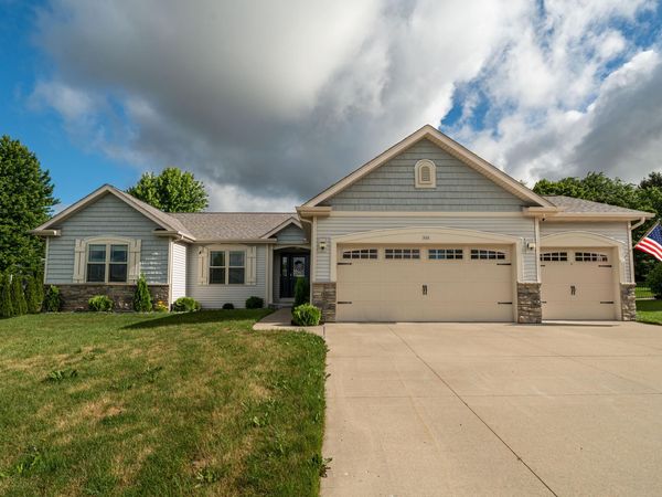 333 Nature Pl, Johnson Creek, WI 53038