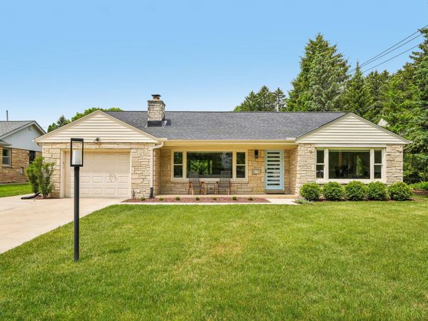 6421 N Lake Dr, Fox Point, WI 53217
