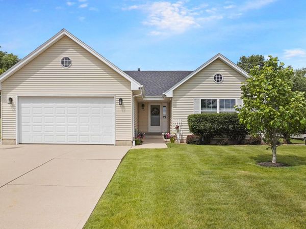1100 E Keri Ln, Oak Creek, WI 53154