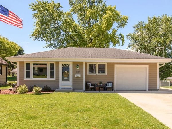1109 Lawndale Ave, Waukesha, WI 53188