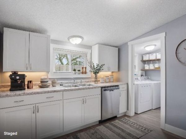3221 E 12th Street, Des Moines, IA 50316