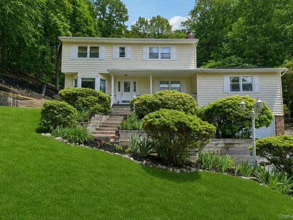 7 Diana Hill , Huntington, NY 11743