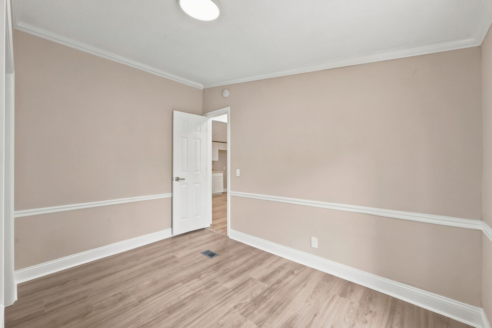 1922 N Twisted Oak Dr. Photo 15