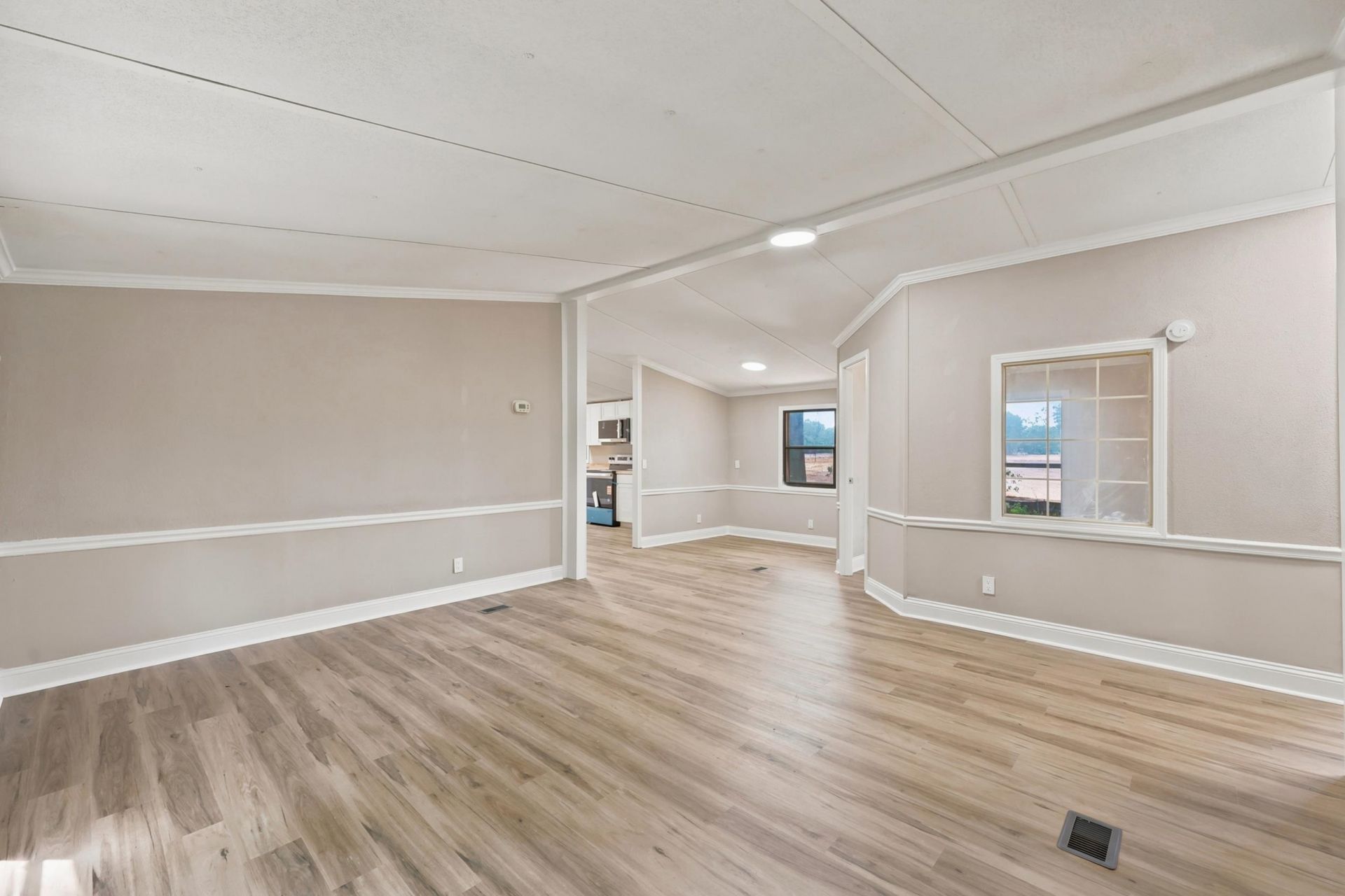 1922 N Twisted Oak Dr. Photo 25
