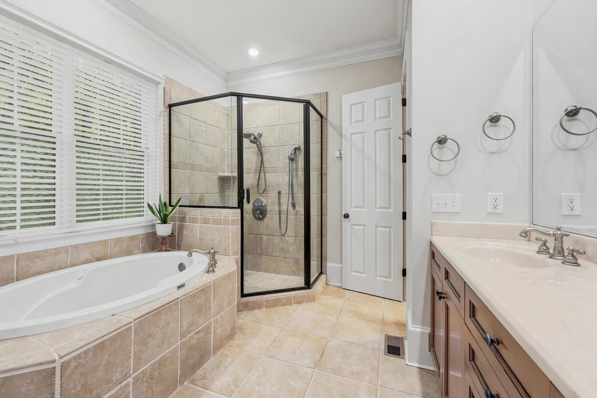 98 Hunters Oak Ct.  Photo 17