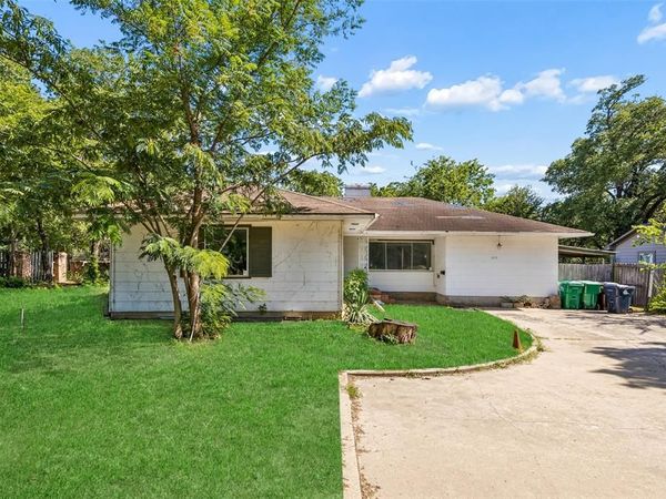 1815 W Oak Street, Denton, TX 76201