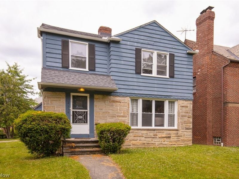 2374 Traymore Road, University Heights, OH 44118 Photo 2
