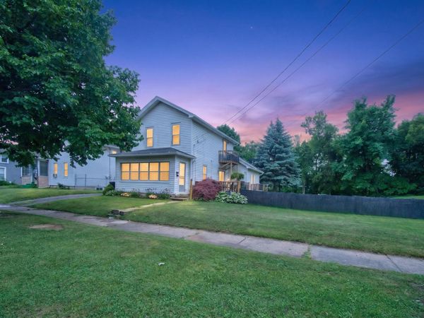 663 Oakhill Avenue, Jackson, MI 49201