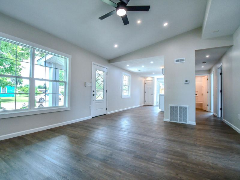 805 Brookfield Drive, New Carlisle, OH 45344 Photo 9