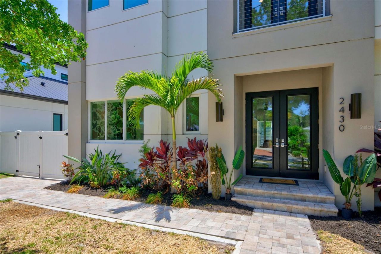 2430 Floyd Street, Sarasota, FL 34239 Photo