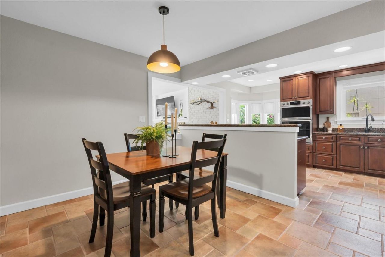 6921 Mango Avenue S, Saint Petersburg, FL 33707 Photo