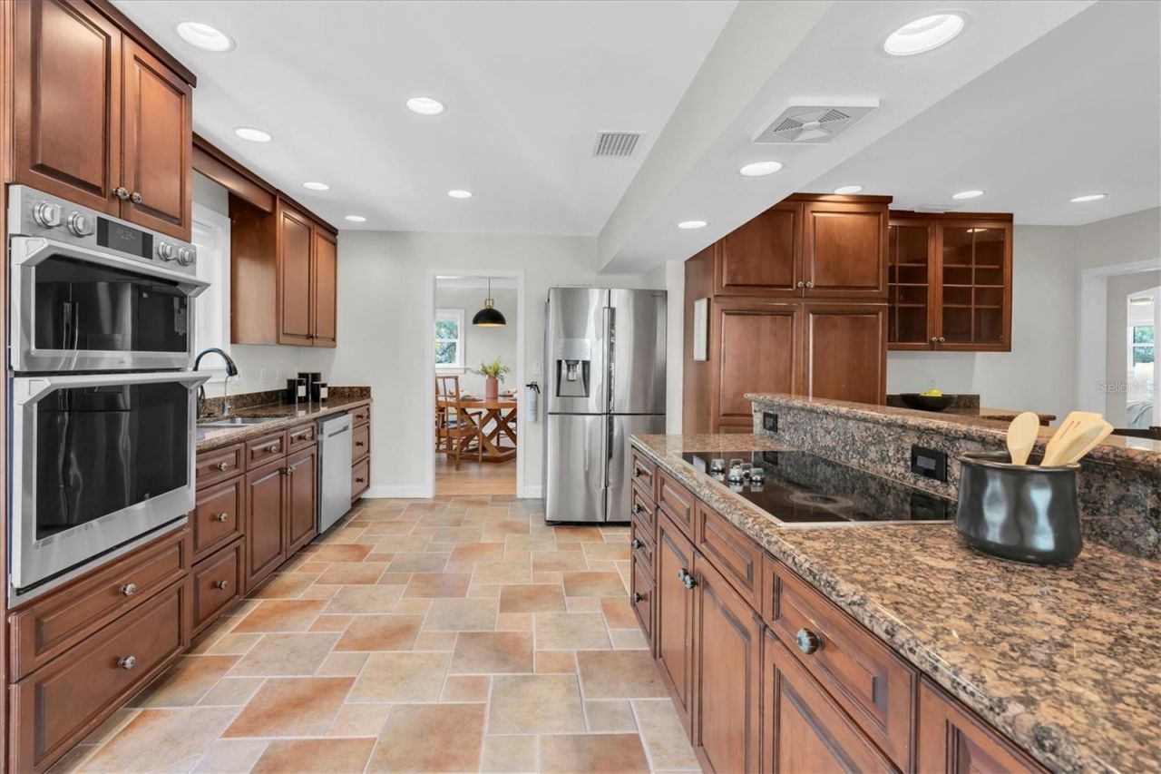 6921 Mango Avenue S, Saint Petersburg, FL 33707 Photo