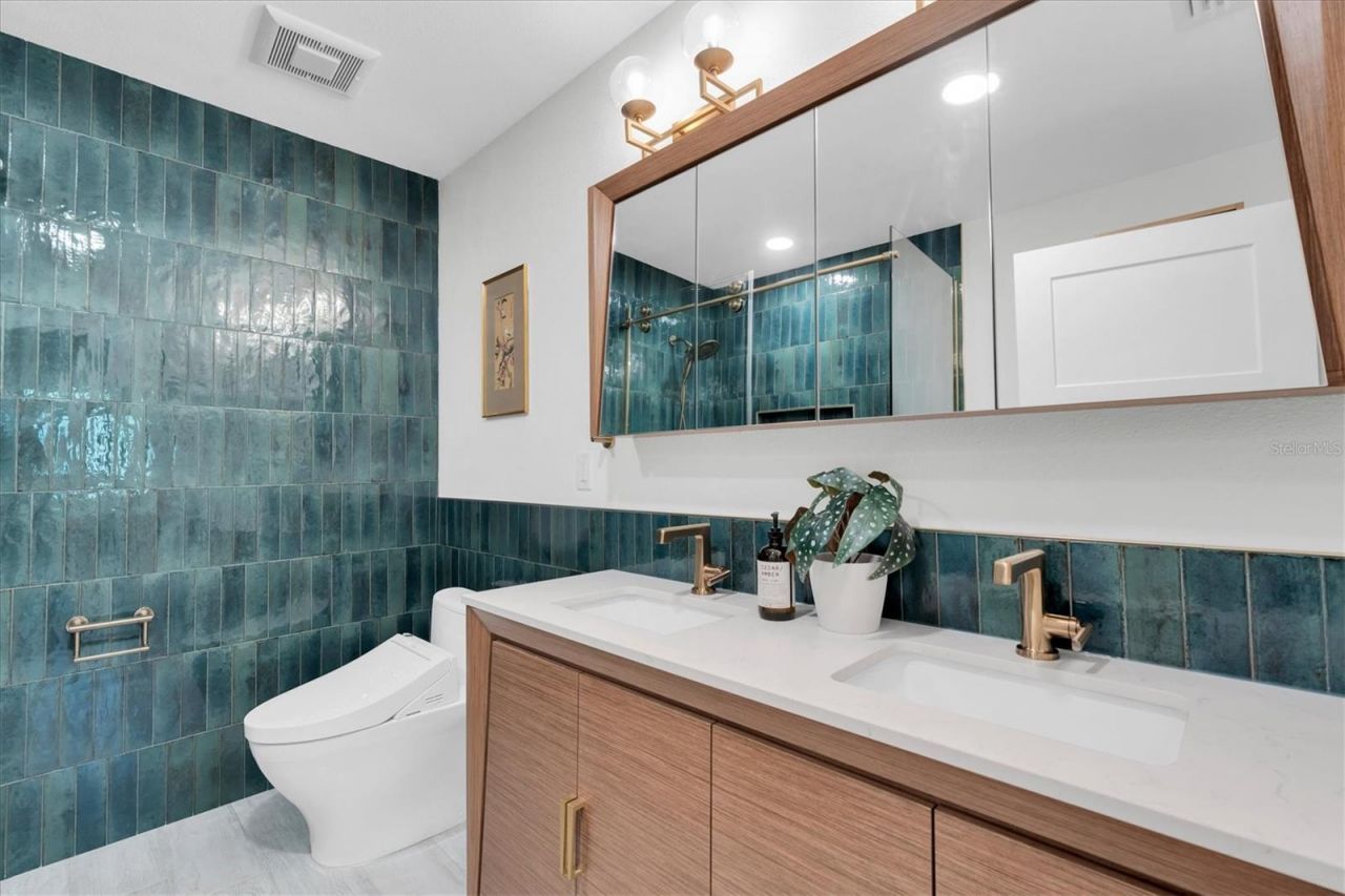6921 Mango Avenue S, Saint Petersburg, FL 33707 Photo